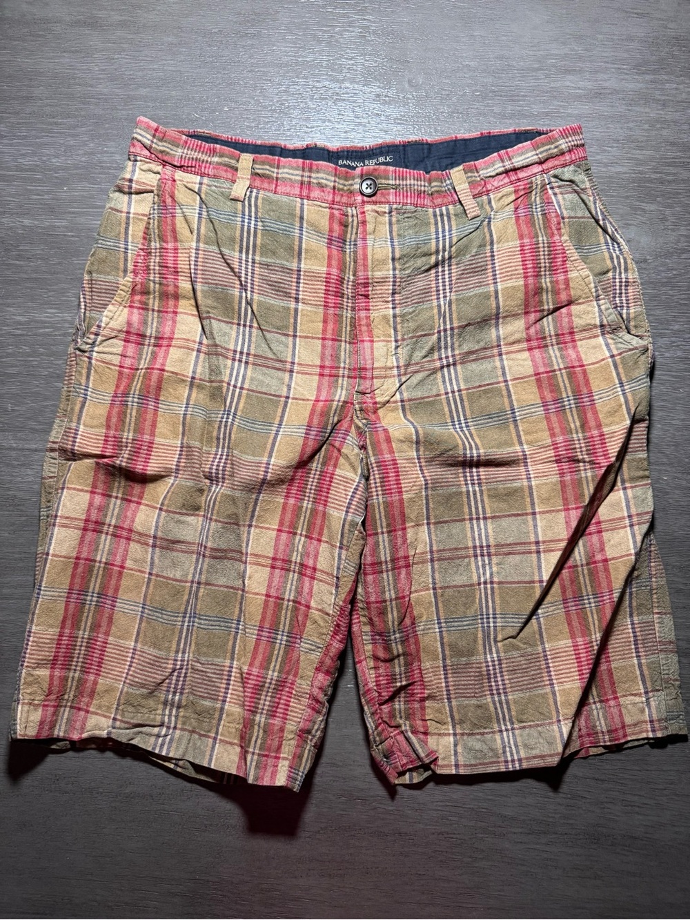 Banana Republic Plaid Maroon Tan Flat Front Shorts 34